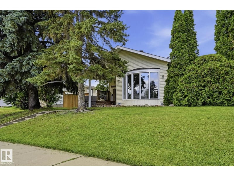 10528 45 ST NW NW, Edmonton, Alberta, T6A1X5, Edmonton, Alberta — photo 1 of 5
