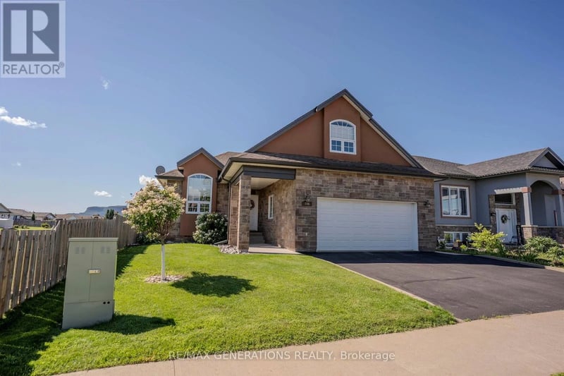 706 WEILER Boulevard, Thunder Bay (Parkdale), Ontario, P7C0A7, Thunder Bay (Parkdale), Ontario — photo 1 of 5