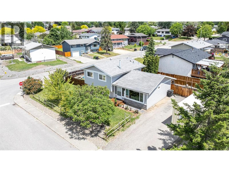 2003 13 Street, Vernon, British Columbia, V1T3T1, Vernon, British Columbia — photo 1 of 5