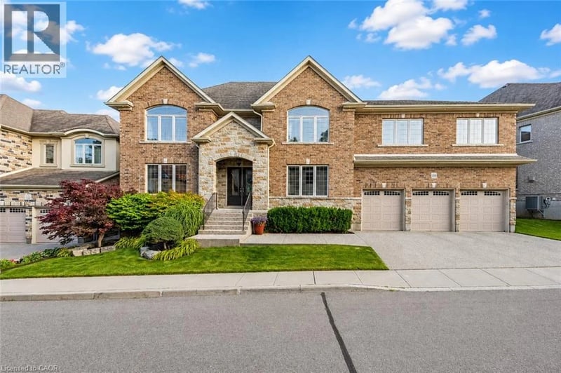 #3 258 EDGEWATER Crescent, Kitchener, Ontario, N2A4M2, Kitchener, Ontario — photo 1 of 5