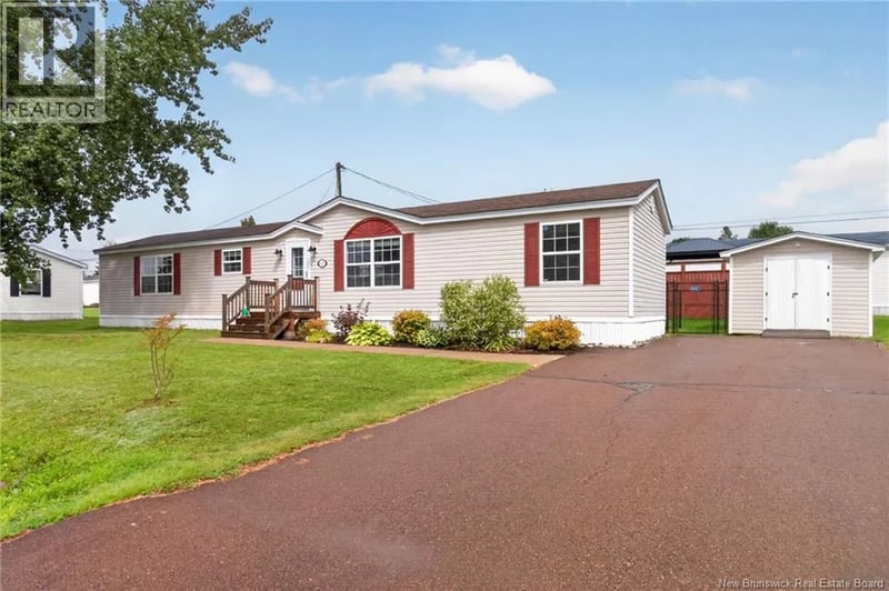 17 Aspenwood Street, Moncton, New Brunswick, E1H3L1, Moncton, New Brunswick — photo 1 of 5
