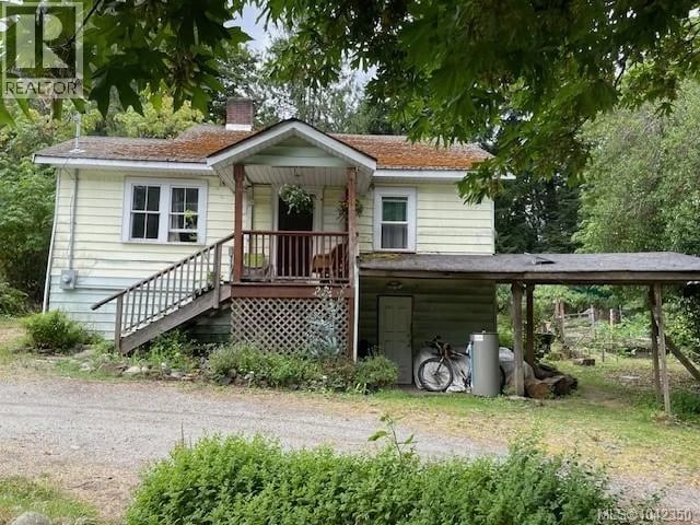 220 Fulford-Ganges Road, Salt Spring, British Columbia, V8K2K7, Salt Spring, British Columbia — photo 1 of 5