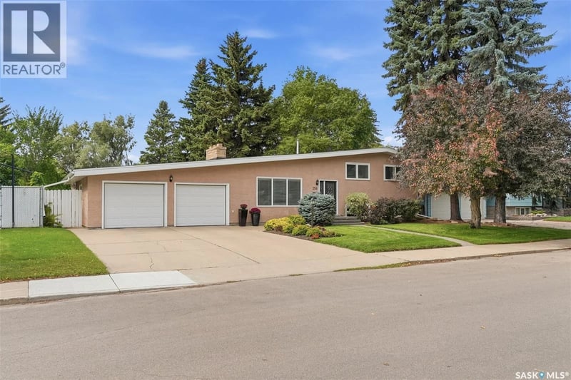 258 East PLACE, Saskatoon, Saskatchewan, S7J2X9, Saskatoon, Saskatchewan — photo 1 of 5