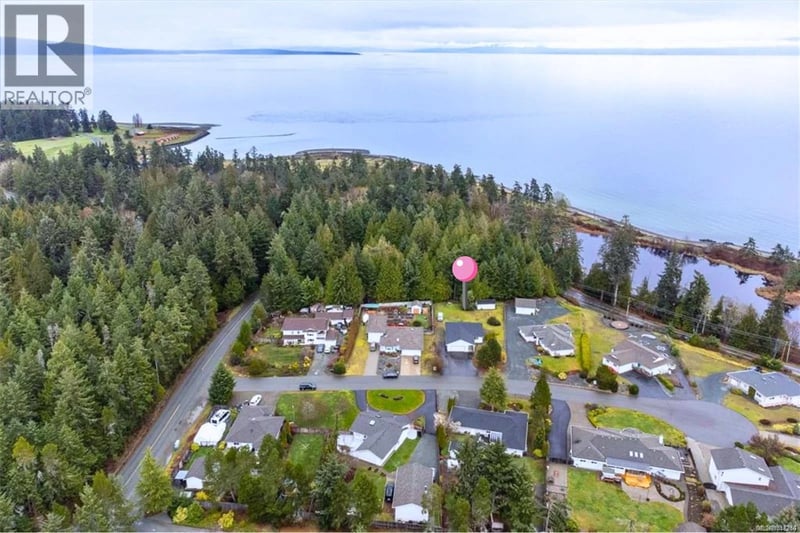 3043 Raymur Place, Qualicum Beach, British Columbia, V9K2N9, Qualicum Beach, British Columbia — photo 1 of 5