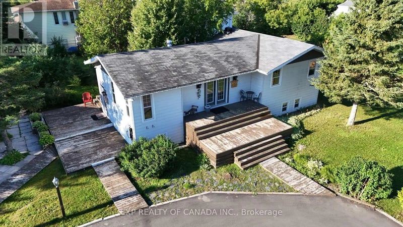 34 Seventh Street West, Cochrane, Ontario, P0L1C0, Cochrane, Ontario — photo 1 of 5