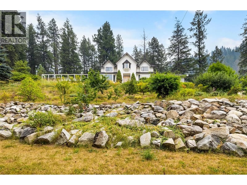 6170 3A Highway, Creston, British Columbia, V0B2N1, Creston, British Columbia — photo 1 of 5