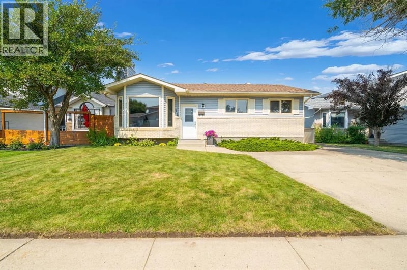 12 Swan Way Southeast, Medicine Hat, Alberta, T1B4A7, Medicine Hat, Alberta — photo 1 of 5
