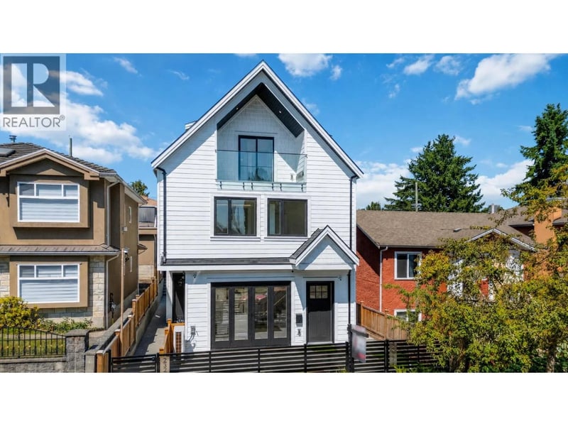 #2 3271 GEORGIA Street, Vancouver, British Columbia, V5K2L2, Vancouver, British Columbia — photo 1 of 5