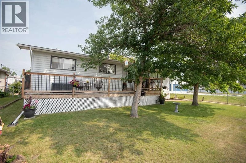 4606 51 Avenue, Bentley, Alberta, T0C0J0, Bentley, Alberta — photo 1 of 5