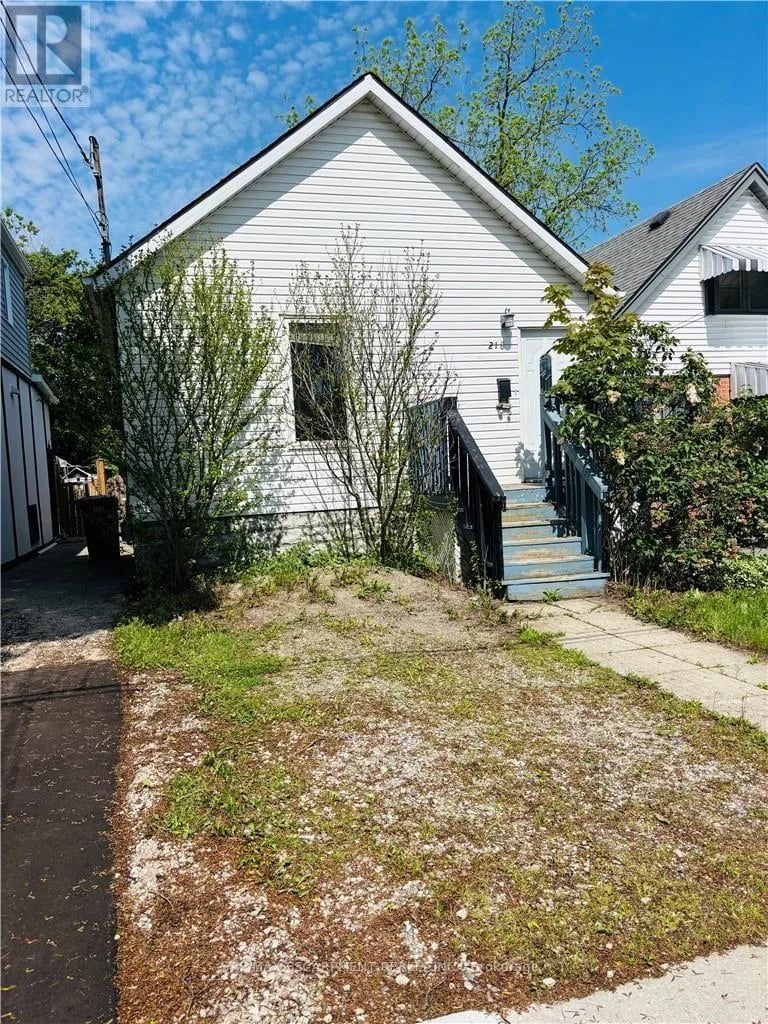 218 East 8th Street, Hamilton (Centremount), Ontario, L9A3L8, Hamilton (Centremount), Ontario — photo 1 of 5
