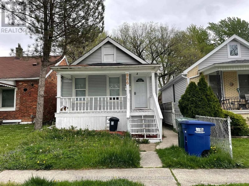 986 Bridge Avenue, Windsor, Ontario, N9B2N1, Windsor, Ontario — photo 1 of 5