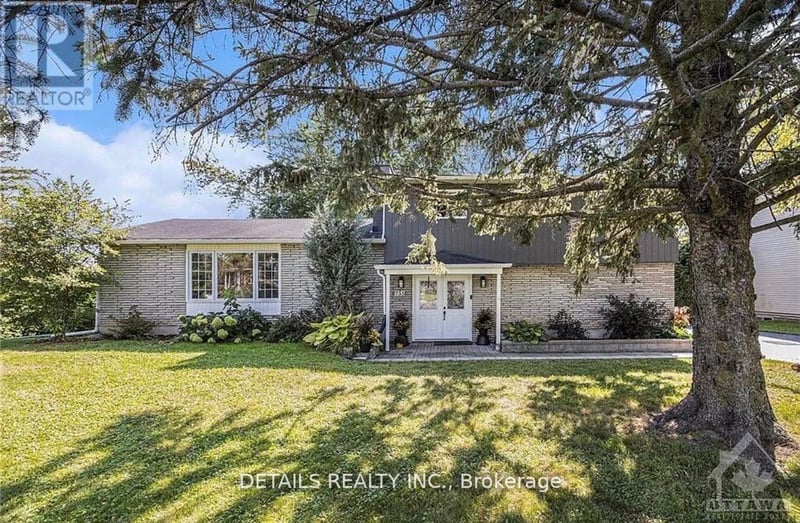 733 St Isidore Road, Casselman, Ontario, K0A1M0, Casselman, Ontario — photo 1 of 5