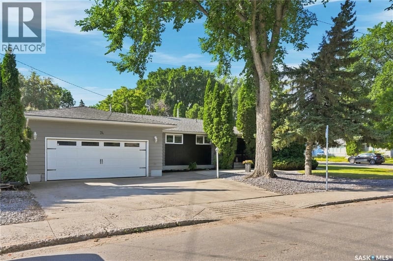 74 Mcaskill CRESCENT, Saskatoon, Saskatchewan, S7J2P6, Saskatoon, Saskatchewan — photo 1 of 5