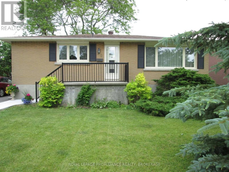 50 Campbell Crescent, Kingston (Central City West), Ontario, K7M1Z5, Kingston (Central City West), Ontario — photo 1 of 5