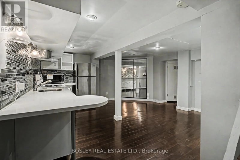#Lower 254 Broadway Avenue, Toronto (Mount Pleasant East), Ontario, M4P1V9, Toronto (Mount Pleasant East), Ontario — photo 1 of 5