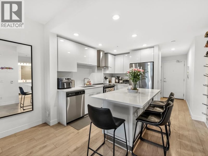 #423 723 3RD Street, North Vancouver, British Columbia, V7M0E4, North Vancouver, British Columbia — photo 1 of 5