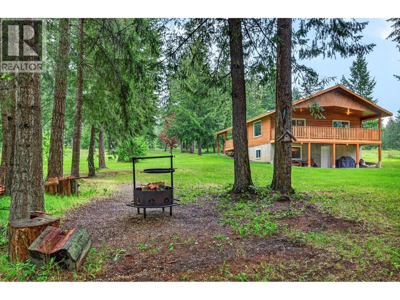 2496 PYE Road, Clearwater, British Columbia, V0E3A0, Clearwater, British Columbia — photo 1 of 5