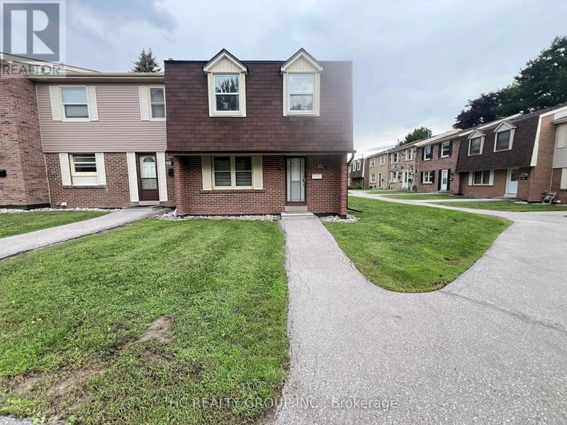 #44 2061 Bridletowne Circle, Toronto (L'Amoreaux), Ontario, M1W2J7, Toronto (L'Amoreaux), Ontario — photo 1 of 5