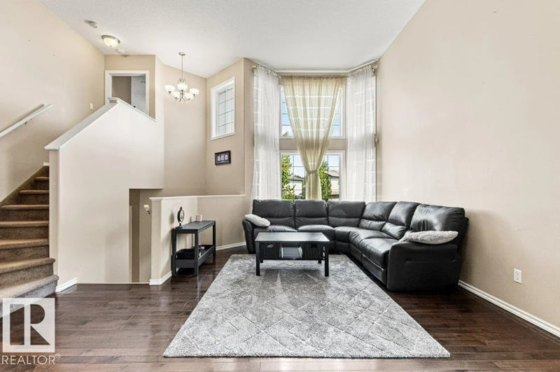 4512 210 ST NW, Edmonton, Alberta, T6M0G5, Edmonton, Alberta — photo 1 of 5