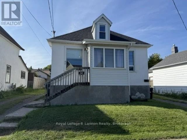 42 Ontario Street, Thunder Bay (Court / Cumberland), Ontario, P7B3E9, Thunder Bay (Court / Cumberland), Ontario — photo 1 of 5