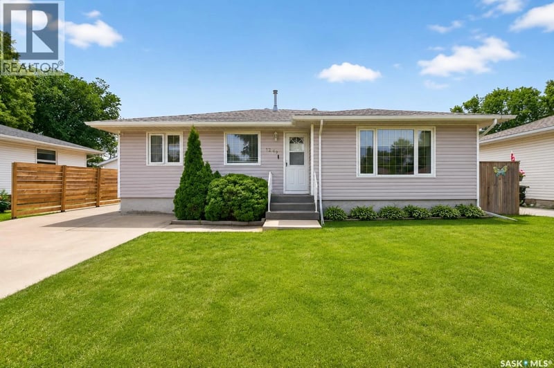 1249 Grace STREET, Moose Jaw, Saskatchewan, S6H3C6, Moose Jaw, Saskatchewan — photo 1 of 5