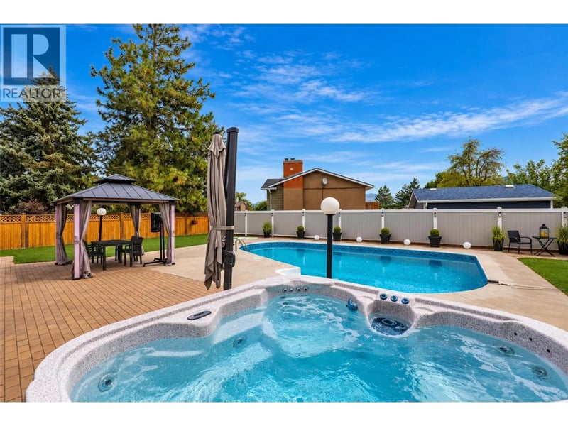 384 Arrowstone Drive, Kamloops, British Columbia, V2C1R1, Kamloops, British Columbia — photo 1 of 5