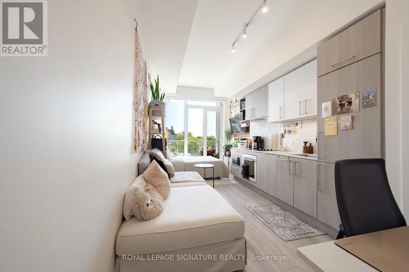 #929 2020 Bathurst Street, Toronto (Humewood-Cedarvale), Ontario, M5P0A6, Toronto (Humewood-Cedarvale), Ontario — photo 1 of 5