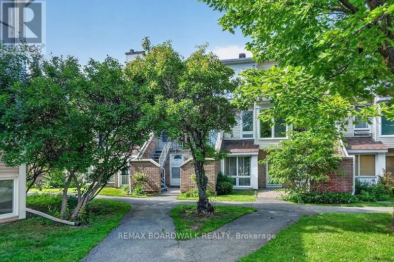 24B Shehyn Lane, Ottawa, Ontario, K2G4Y5, Ottawa, Ontario — photo 1 of 5