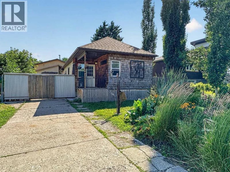 241 25 Avenue Northeast, Calgary, Alberta, T2E1Y2, Calgary, Alberta — photo 1 of 5