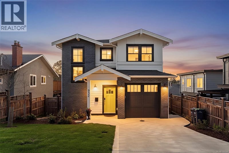 932 Arcadia Street, Esquimalt, British Columbia, V9A5X1, Esquimalt, British Columbia — photo 1 of 5