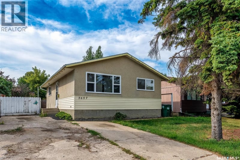 3657 Diefenbaker DRIVE, Saskatoon, Saskatchewan, S7L4W1, Saskatoon, Saskatchewan — photo 1 of 5