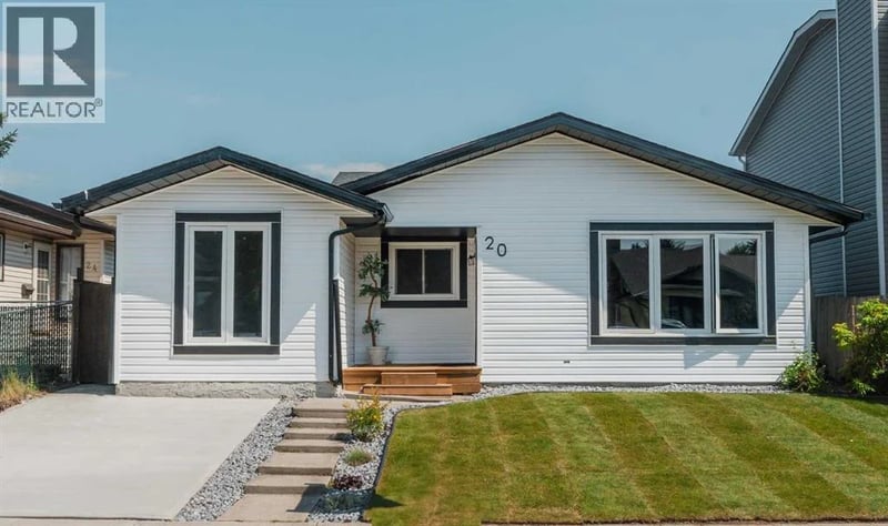 20 Castlegrove Way Northeast, Calgary, Alberta, T3J1T7, Calgary, Alberta — photo 1 of 5