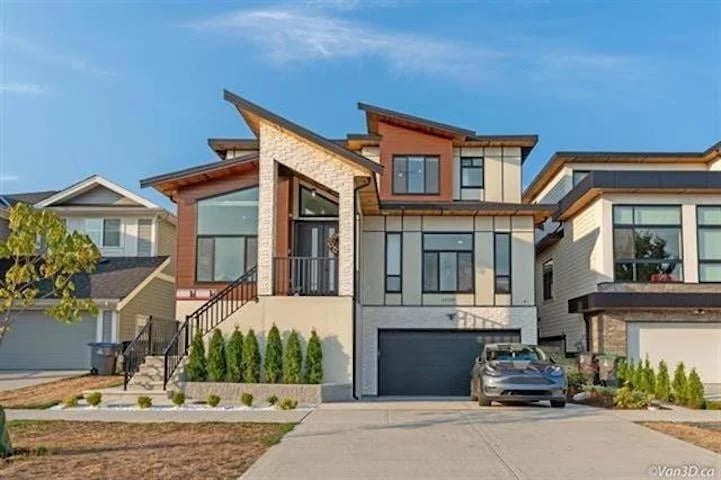 16759 18 Avenue, Surrey, British Columbia, V3Z9X5, Surrey, British Columbia — photo 1 of 5