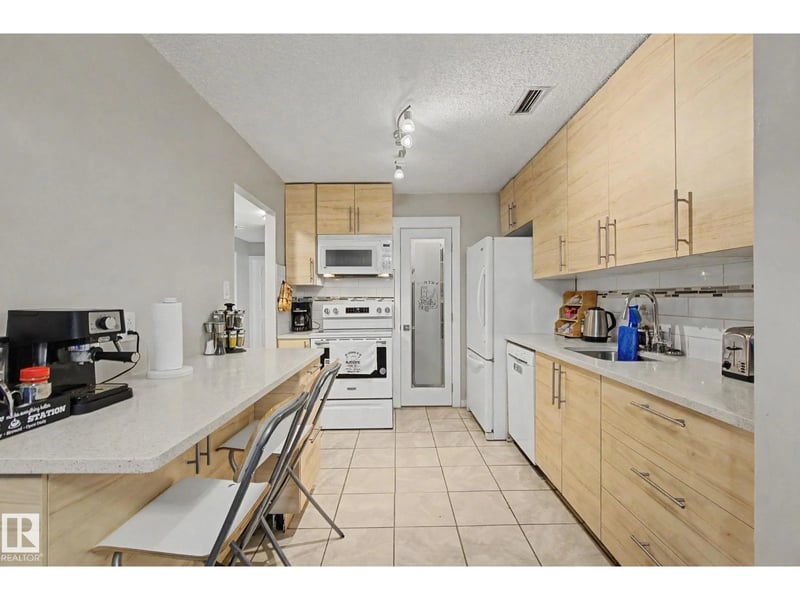 #39 3111 142 AV NW, Edmonton, Alberta, T5Y2H6, Edmonton, Alberta — photo 1 of 5