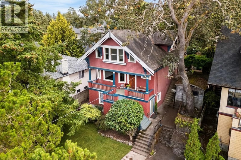 1569 PEMBROKE Street, Victoria, British Columbia, V8R1W1, Victoria, British Columbia — photo 1 of 5