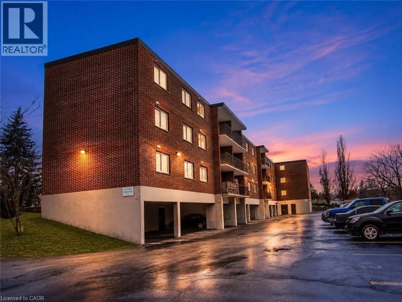 #303 4 AVALON Place, Kitchener, Ontario, N2M4N6, Kitchener, Ontario — photo 1 of 5
