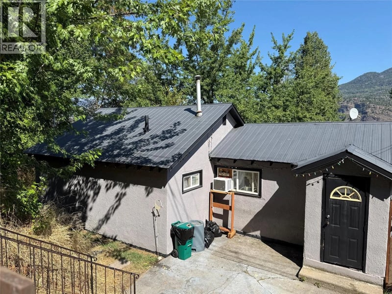 943 Mountain Street, Trail, British Columbia, V1R3G6, Trail, British Columbia — photo 1 of 5