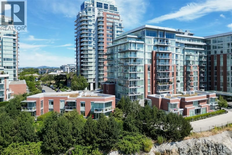 #TH5 100 Saghalie Avenue, Victoria, British Columbia, V9A0A1, Victoria, British Columbia — photo 1 of 5