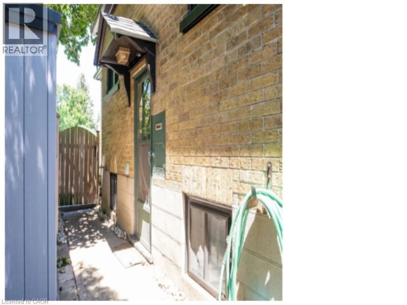 28 SPRING Street West, Waterloo, Ontario, N2L2Z8, Waterloo, Ontario — photo 1 of 5