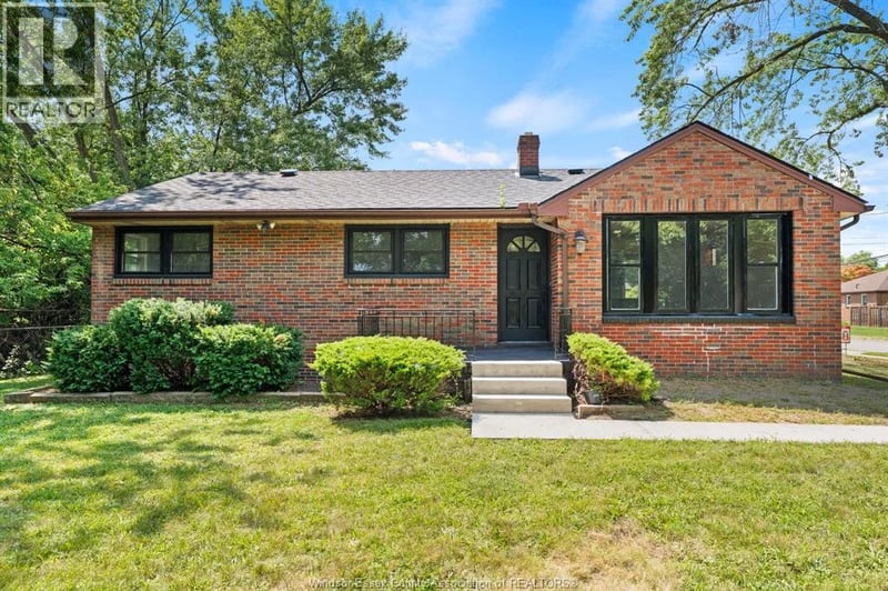 1905 NORFOLK Street, Windsor, Ontario, N9E1H6, Windsor, Ontario — photo 1 of 5