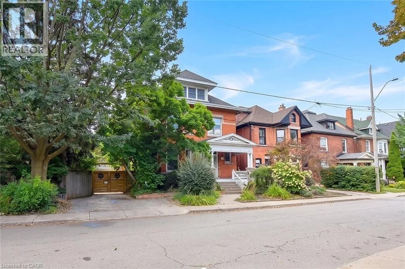 34 HOLTON Avenue South, Hamilton, Ontario, L8M2L2, Hamilton, Ontario — photo 1 of 5