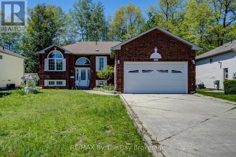 12 Silver Birch Avenue, Wasaga Beach, Ontario, L9Z1B7, Wasaga Beach, Ontario — photo 1 of 5