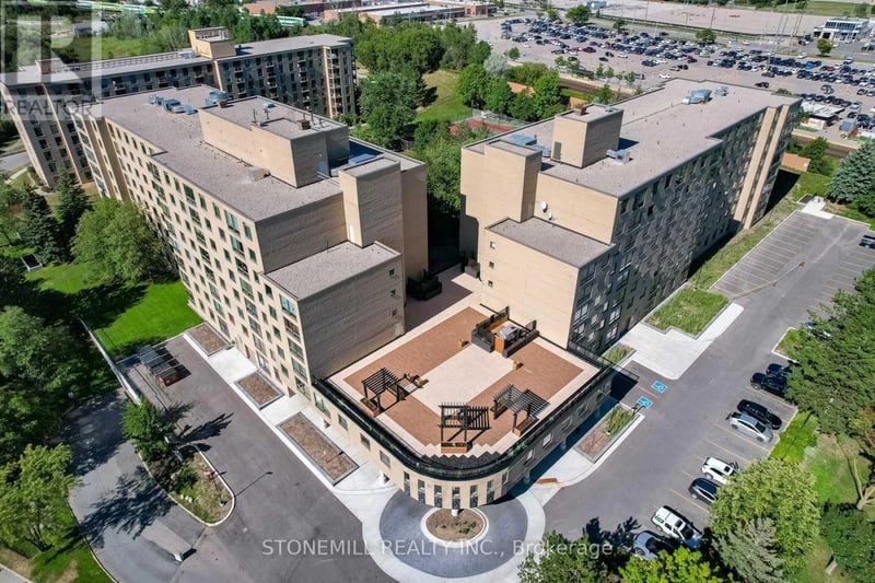 #814 326 Major Mackenzie Drive East, Richmond Hill (Crosby), Ontario, L4C8T4, Richmond Hill (Crosby), Ontario — photo 1 of 5