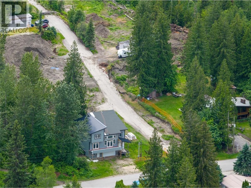 1695 Arrow Drive, Revelstoke, British Columbia, V0E2S1, Revelstoke, British Columbia — photo 1 of 5