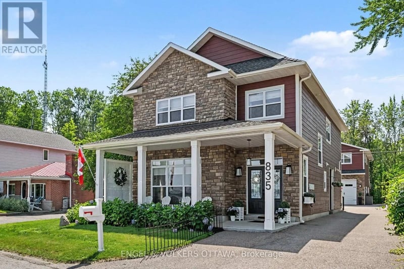 835 Archibald Street, McNab/Braeside, Ontario, K0A1G0, McNab/Braeside, Ontario — photo 1 of 5