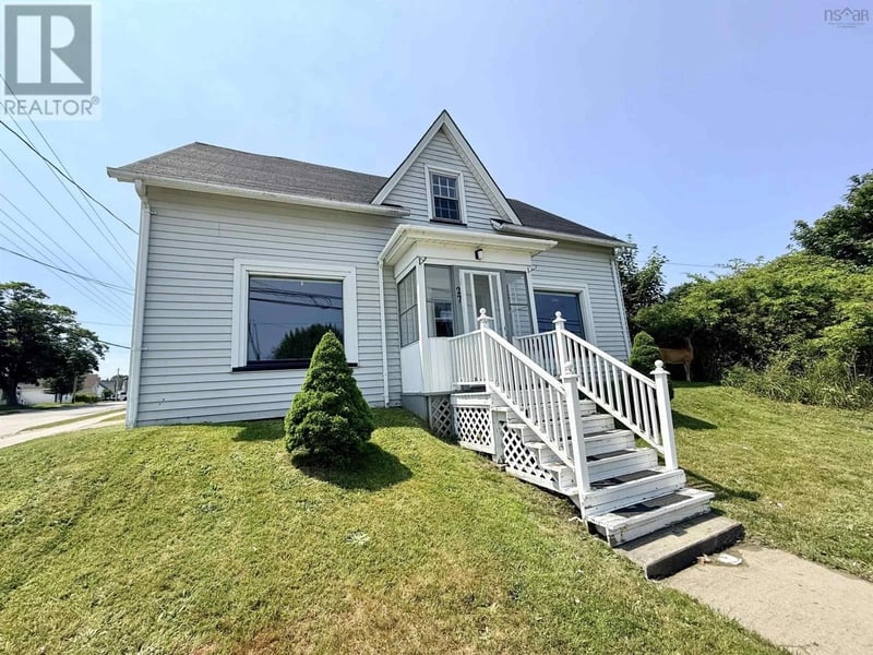 27 Starrs Road, Yarmouth, Nova Scotia, B5A2S9, Yarmouth, Nova Scotia — photo 1 of 5