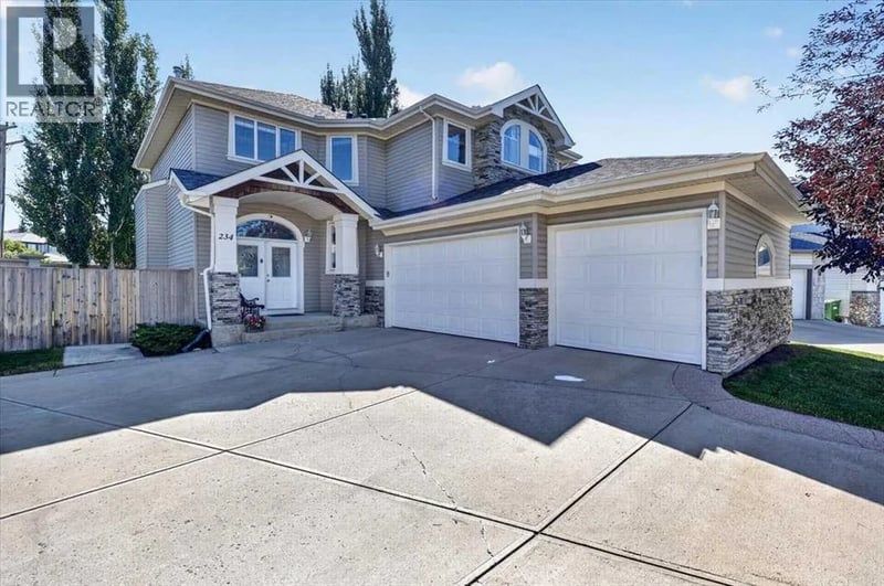 234 Elmont Bay Southwest, Calgary, Alberta, T3H4X9, Calgary, Alberta — photo 1 of 5