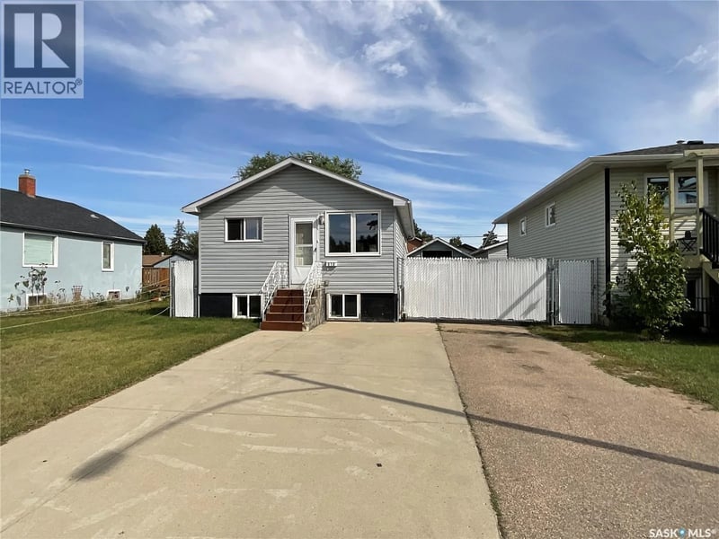 810 O AVENUE S, Saskatoon, Saskatchewan, S7M2L4, Saskatoon, Saskatchewan — photo 1 of 5