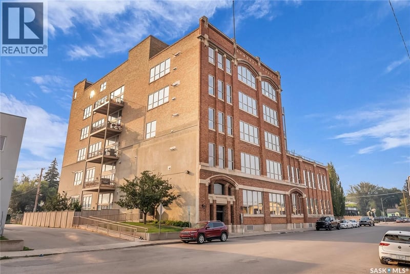 206 211 D AVENUE N, Saskatoon, Saskatchewan, S7L1M7, Saskatoon, Saskatchewan — photo 1 of 5