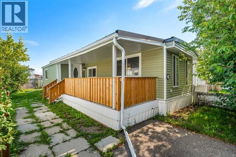 6220 17 Avenue Southeast, Calgary, Alberta, T2A0W6, Calgary, Alberta — photo 1 of 5